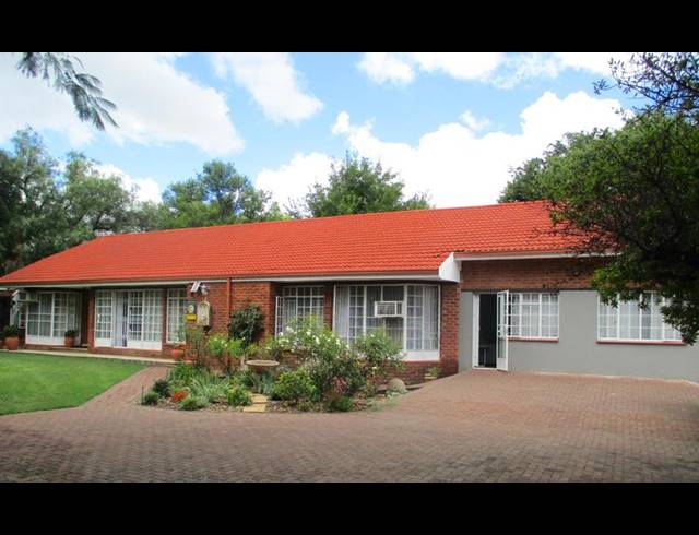 4 BEDROOM HOUSE FOR SALE IN WAVERLEY